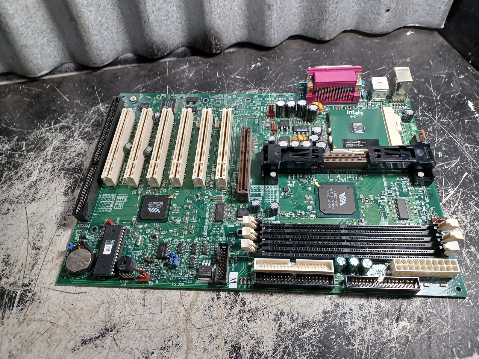 Intel E210882 D850MD/D850EMD2 Motherboard Socket 478 with Intel Pentium 4 2A GHZ