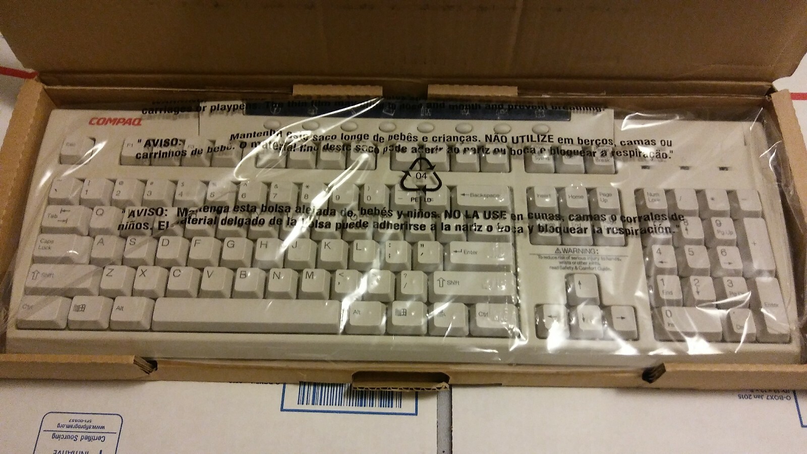 COMPAQ KB-9963 NEW NIB 123130-001 122659-006 DOM Wired Keyboard PS/2 Tan Color