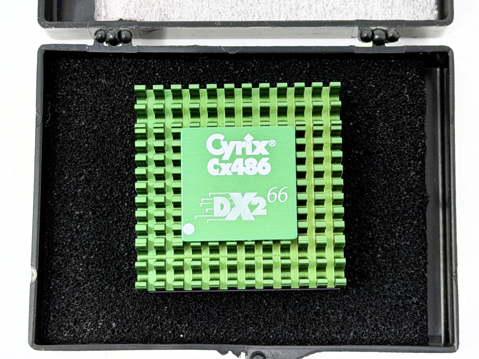 Cyrix Cx486DX2-66 66MHz Vintage 486 CPU PGA Socket 2/3 w/ Heatsink