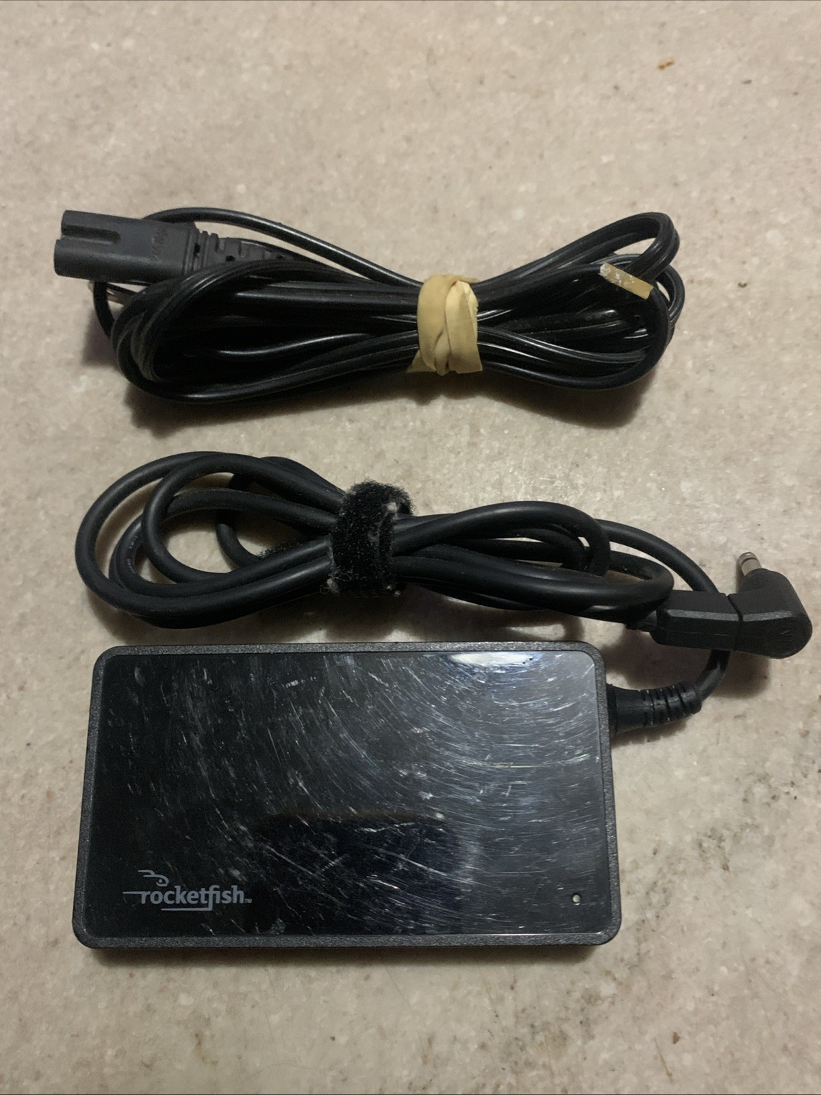 Rocketfish/ RF-AC6519/ AC In 100-240v-1.5 50-60Hz/ DC Out 90W 3.43A/ 65W Adapter