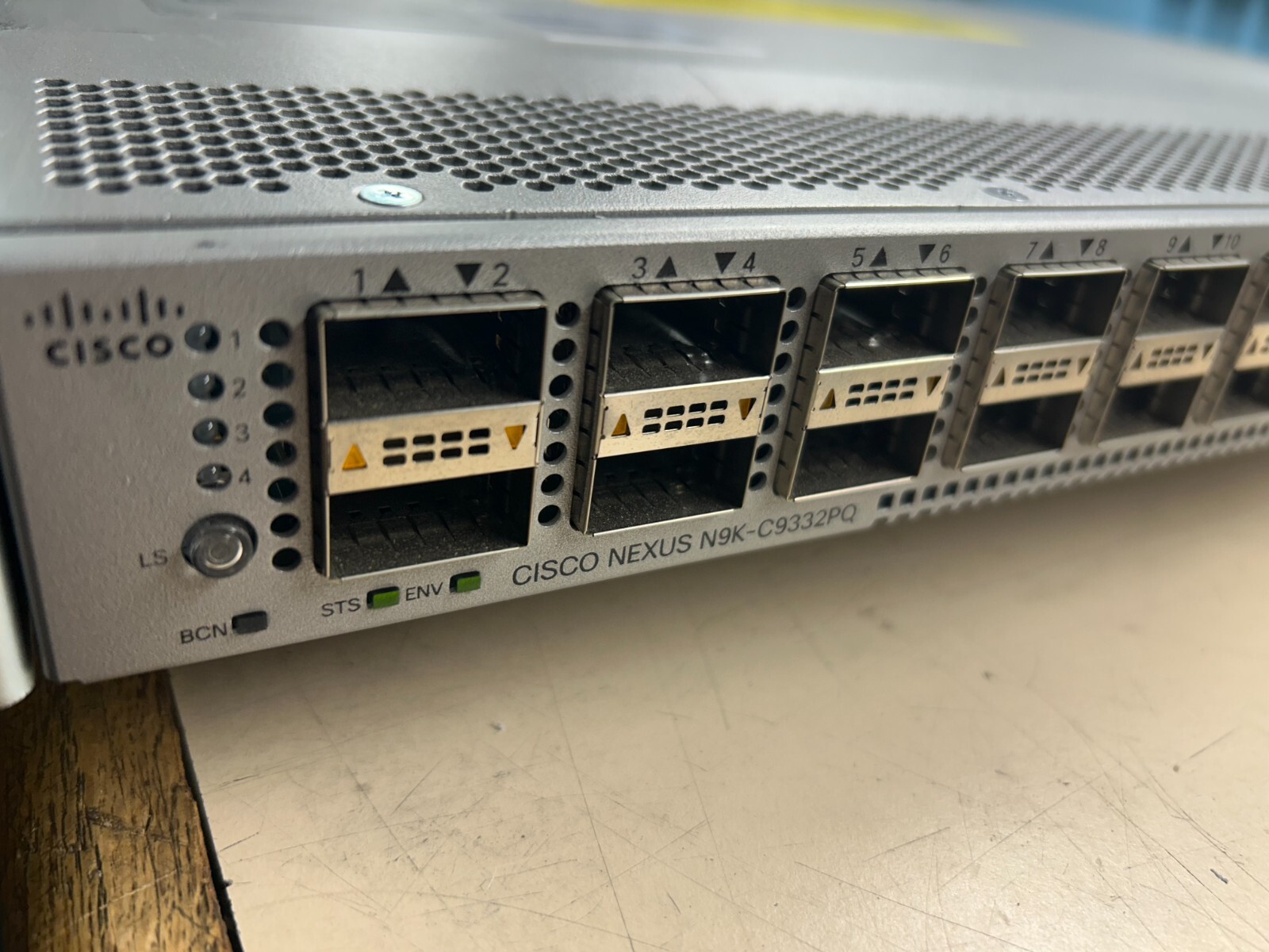 Cisco N9K-C9332PQ 36 Port Nexus 40GB 2x PSU F-R Airflow LAN Ent. Package