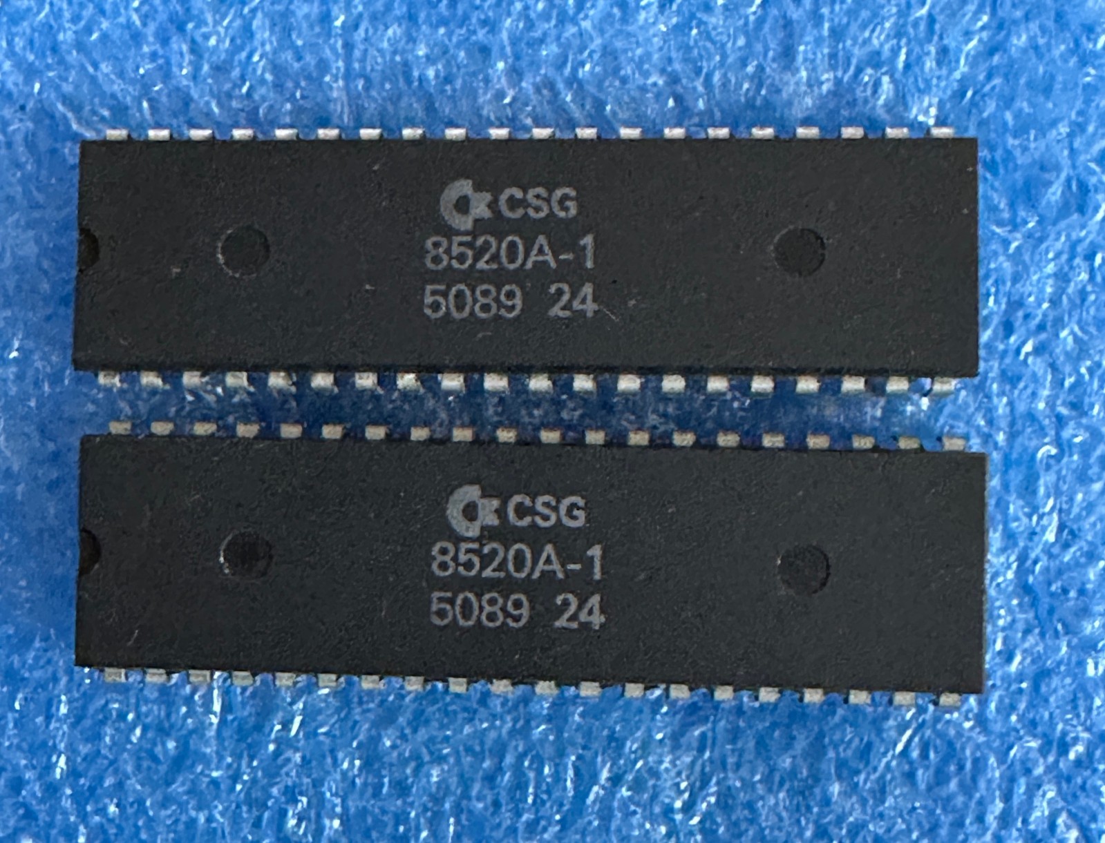 8520A-1 MOS/CSG ODD EVEN (x2) from an AMIGA 500 works #50 89