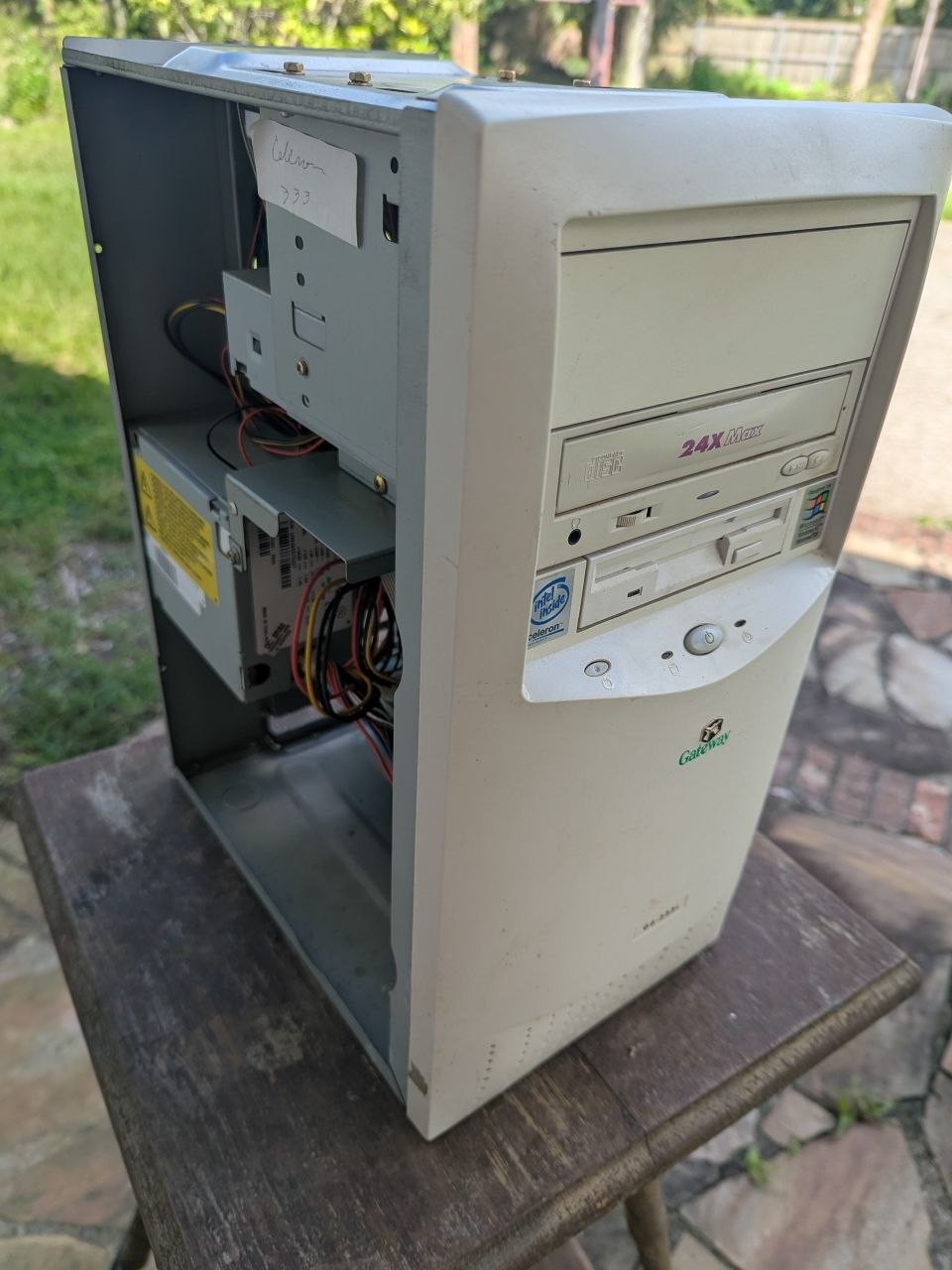 Gateway G6-333c Celeron Desktop PC Tower Windows 98 Era Powers On TC
