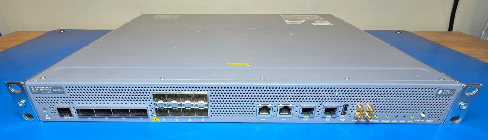 Juniper MX204 JNP204-CHAS 8x 10G SFPP 4x 100G Edge Router, Dual AC Junos+ Rails