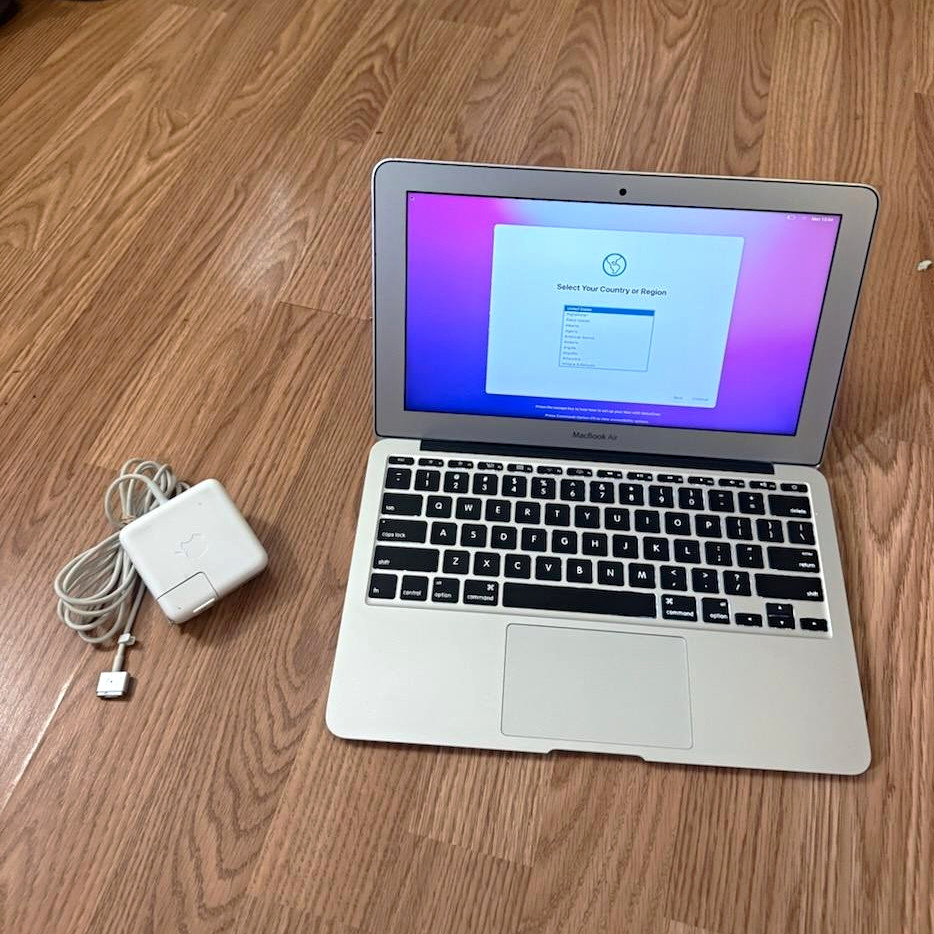 Apple MacBook Air 11" 2017 Silver i5 1.8GHz 8GB 128GB SSD Laptop