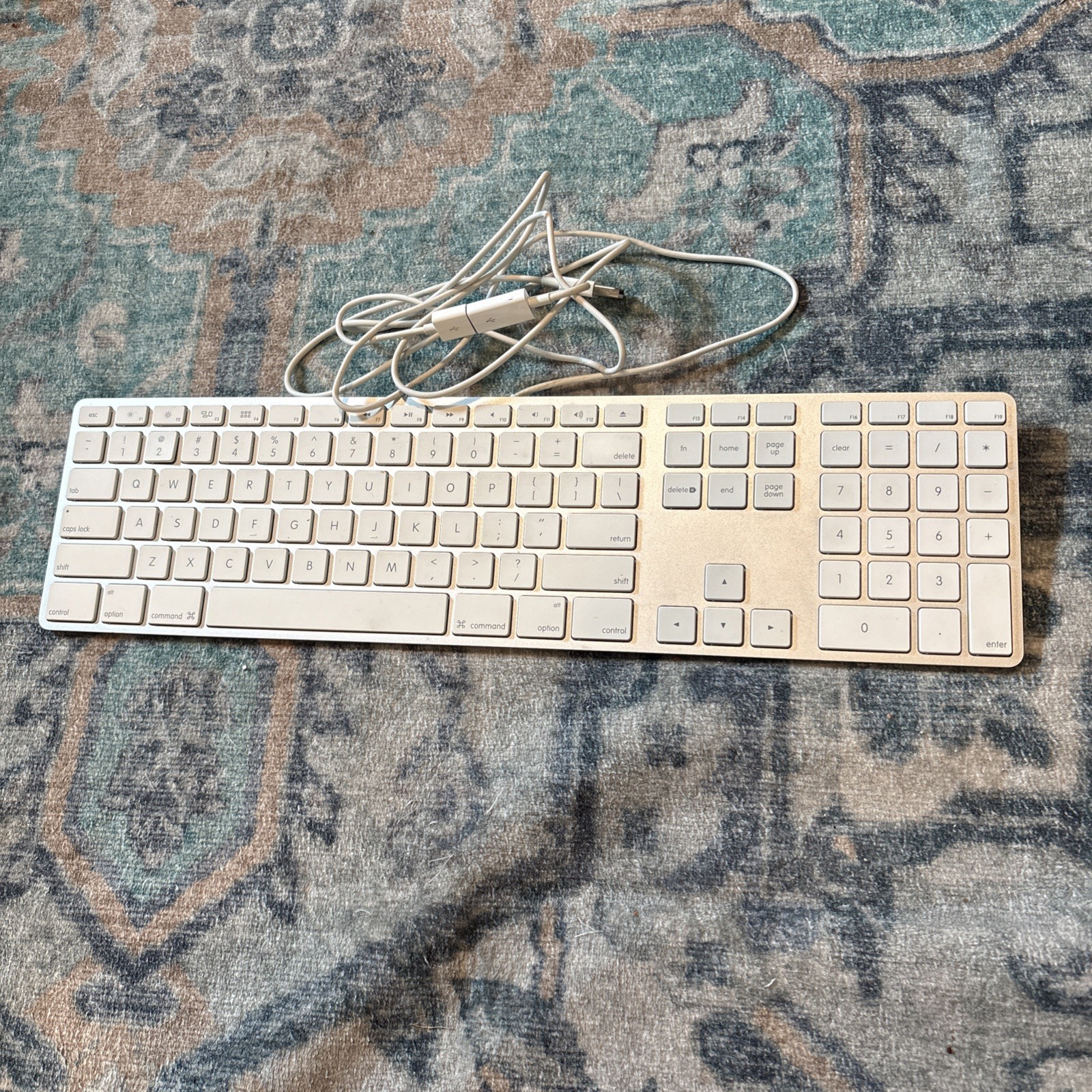 Apple A1243 MB110LL/A Wired Keyboard