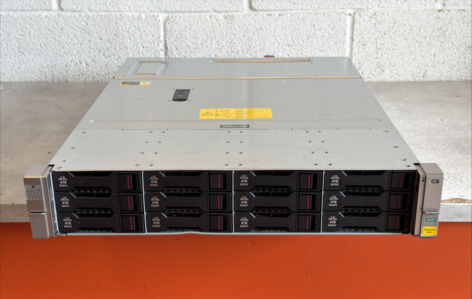 HPE StoreVirtual 3200 16-Bay LFF Storage Array Dual Controllers 3.5" Caddies