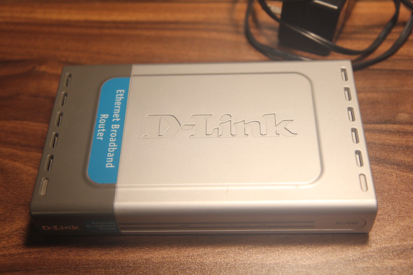 D-Link DI-704P Ethernet Broadband Router Plus Free Cat 5 Ethernet Patch Cable