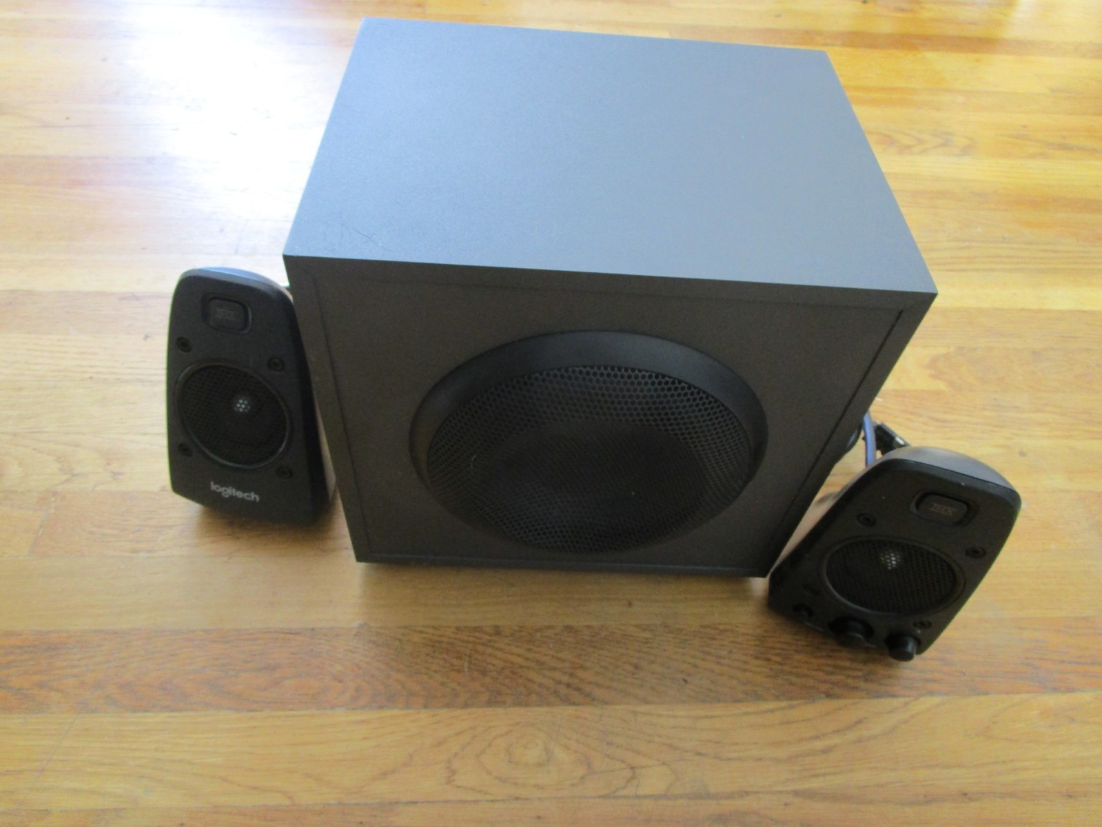 Logitech - Z625 2.1 Speaker System (3-Piece) POWERFUL IMMERSIVE THX SOUND