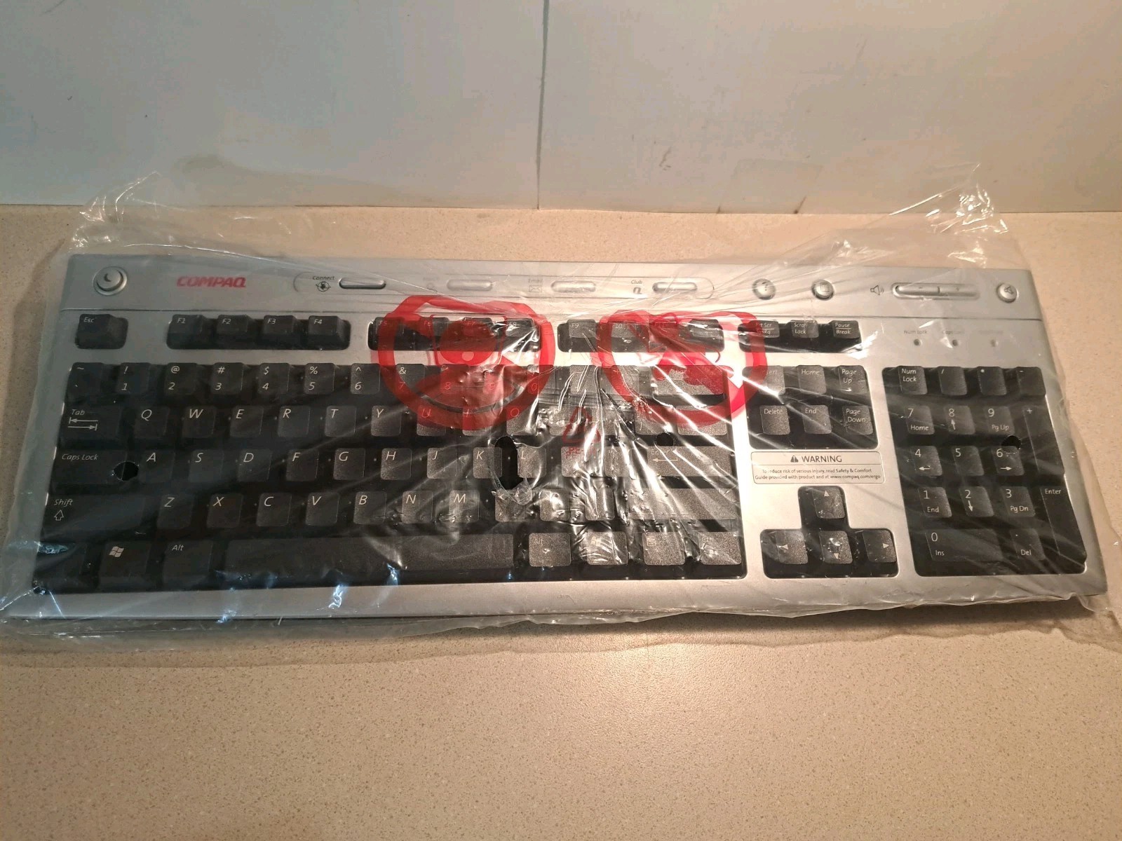 Compaq Wired Keyboard Model 5185 PS2 Silver And Black New & Sealed 