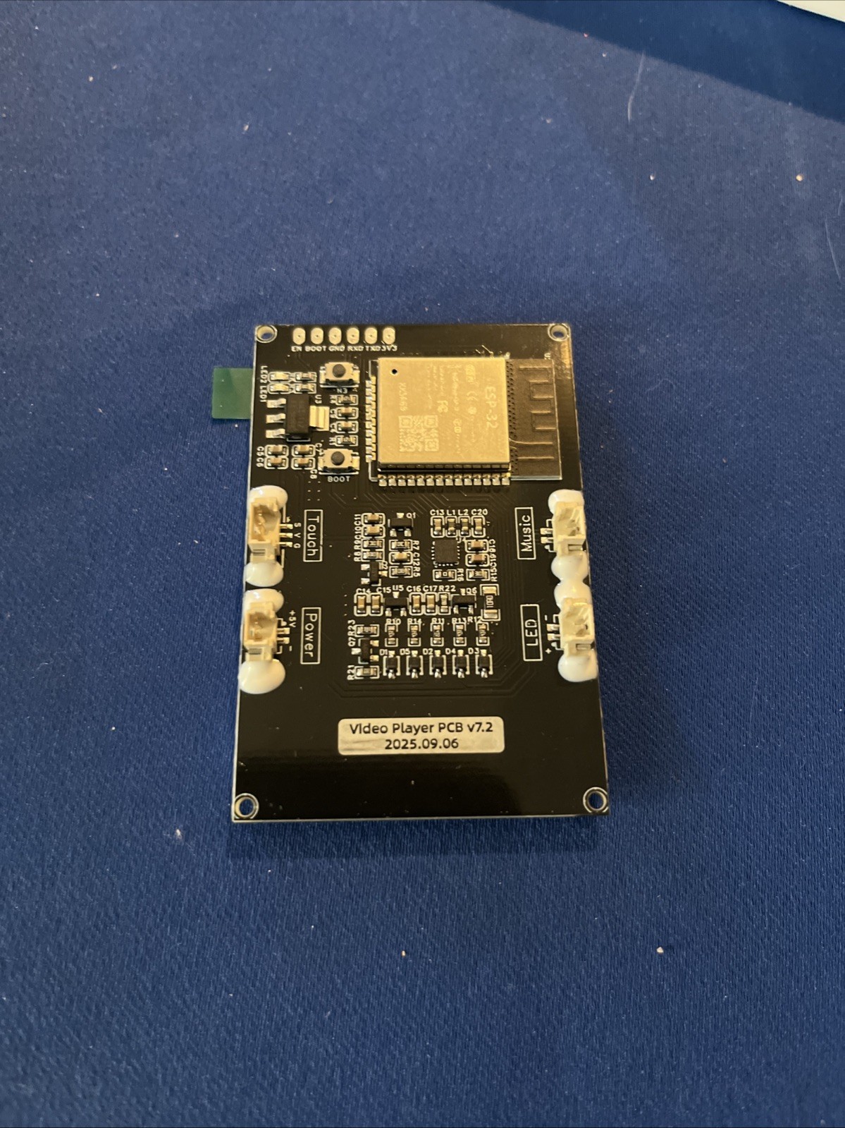 Microcontroller: Features an ESP32-WROOM-32 series module