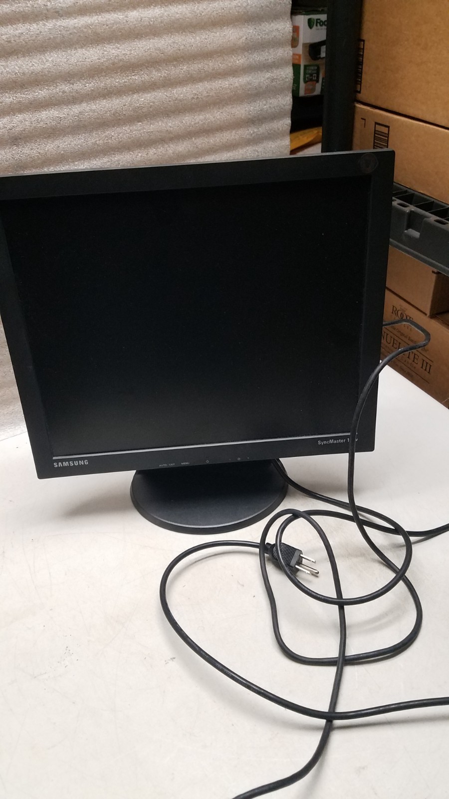 Samsung Sync Master 175v Color Monitor (D)