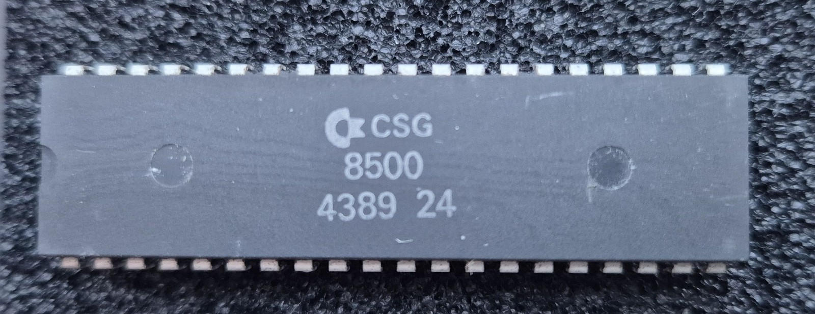 Original CSG 8500 CPU Chip for Commodore 64 – Vintage 8-bit Processor