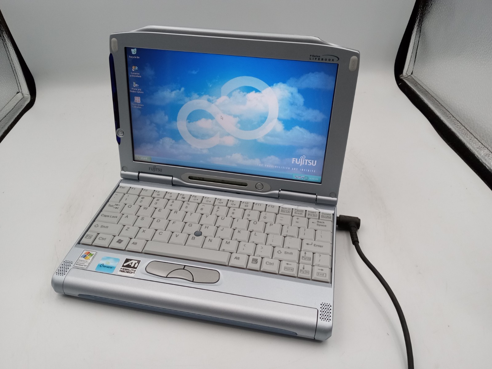 Fujitsu Lifebook P1120 8.9" Touchscreen Crusoe 800MHz 240MB 30GB XP *READ* -RR