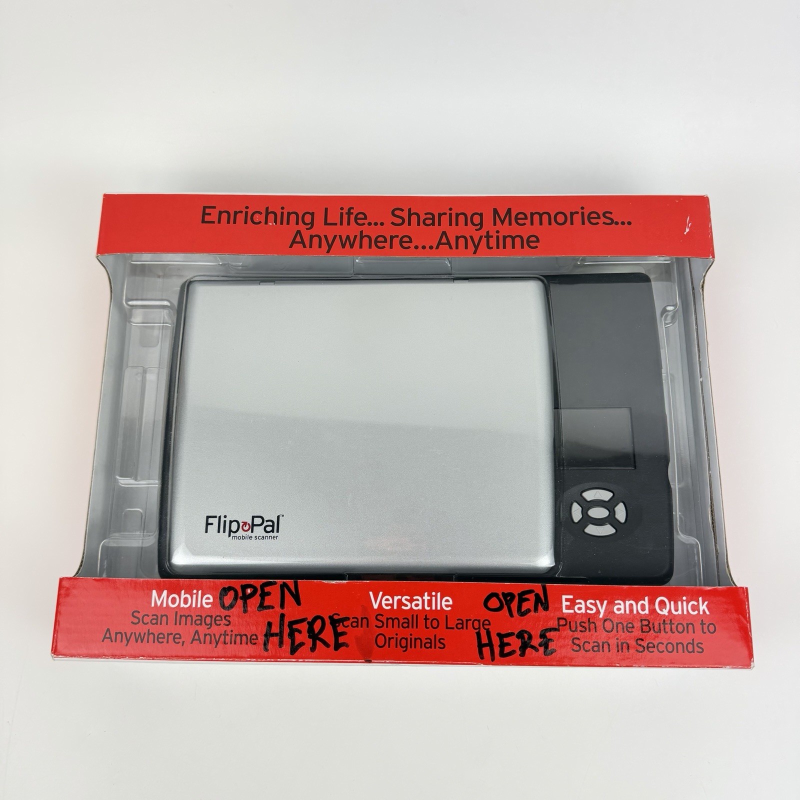FlipPal Mobile Scanner Model 100C - Portable Flatbed w/ 4GB card - Works - Read