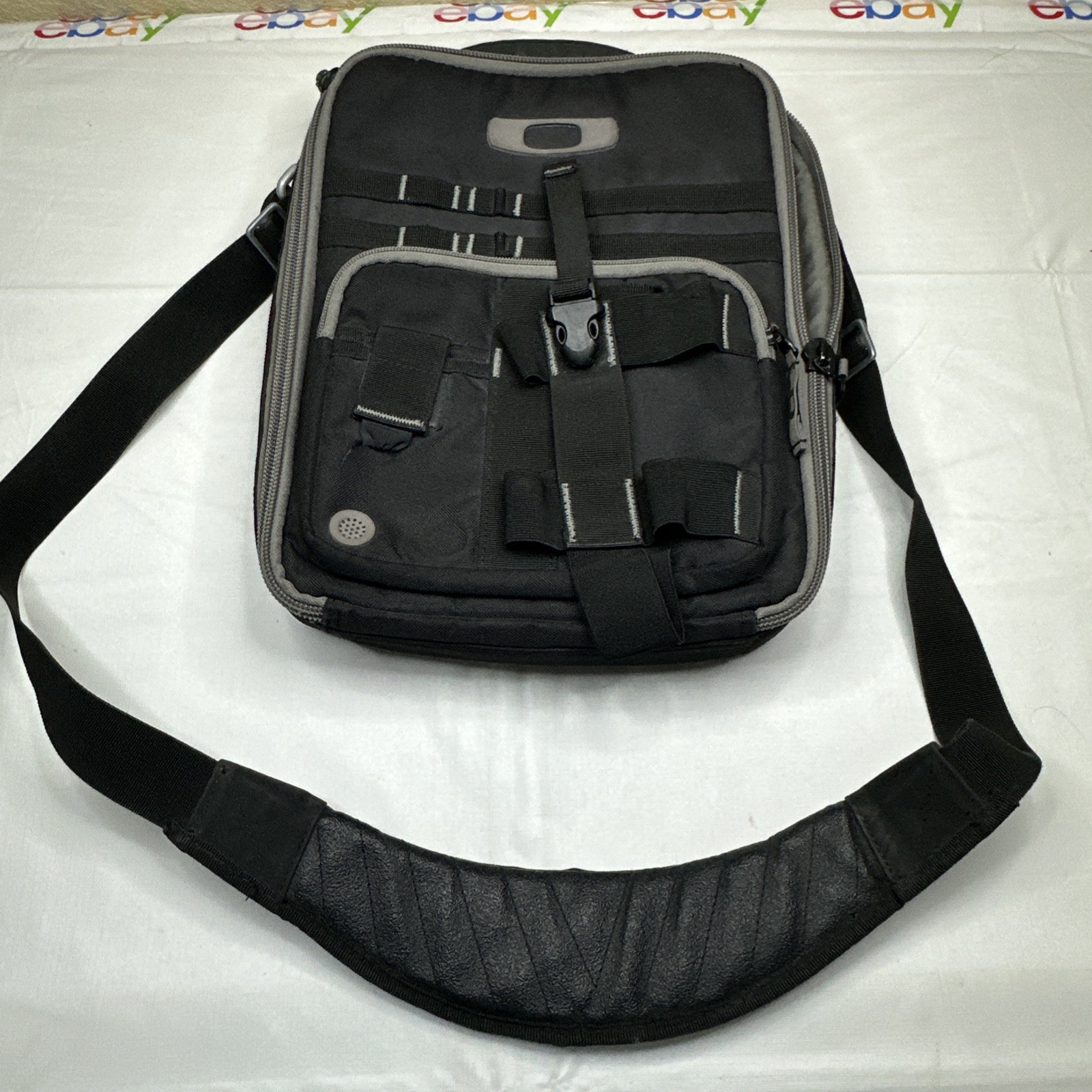 Oakley Black Vertical Computer Laptop Black Padded Messenger Bag Office