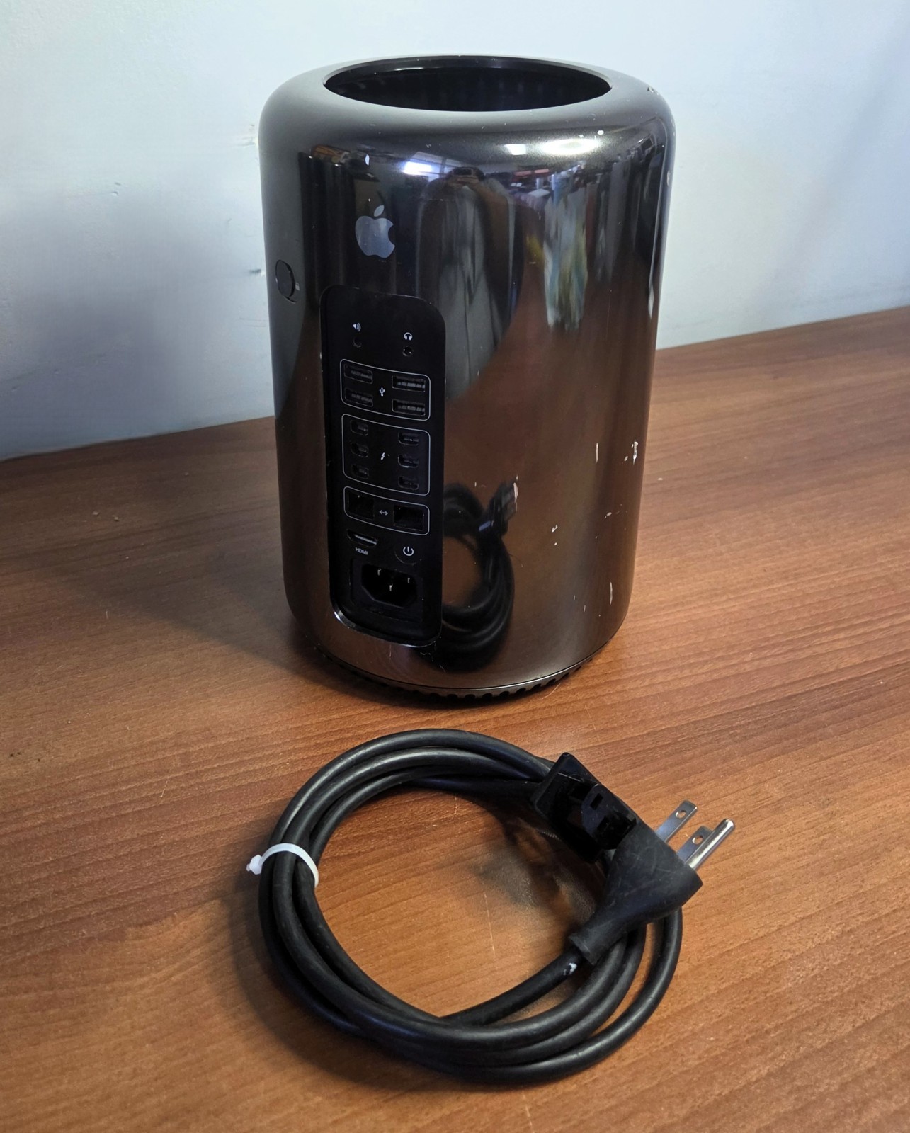 Apple Mac Pro 2013 3.5 GHz 6-Core Xeon E5 64GB RAM 1 TB SSD AMD FirePro D500