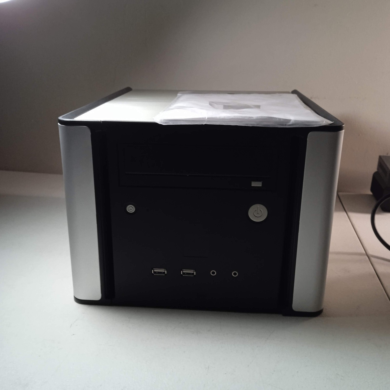 Antec NSK  1300 MicroATX / Mini-ITX cube case Open Box