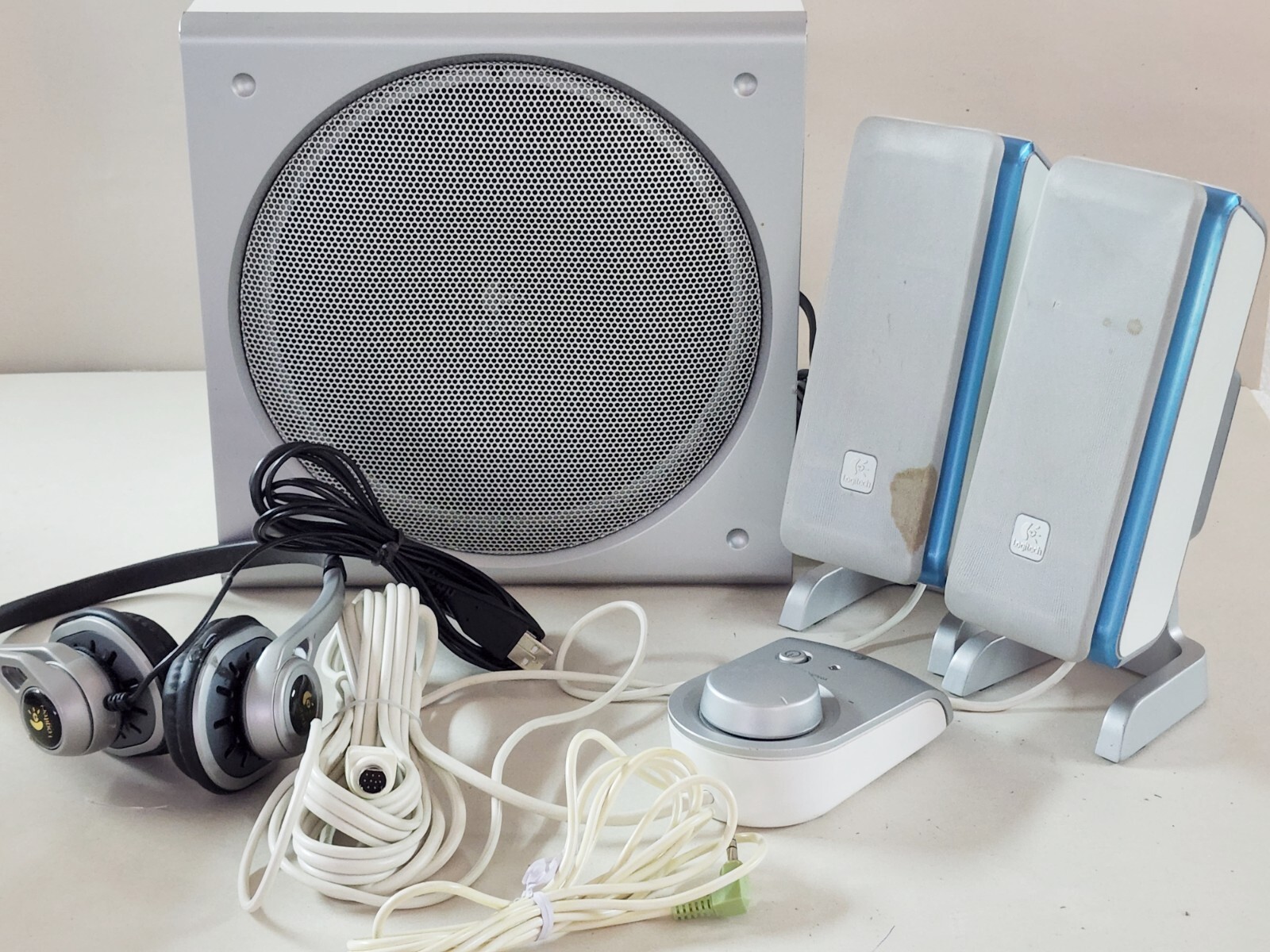 Logitech Z3 Desktop Speakers System Subwoofer Wired Remote S-0085A + Headsets 