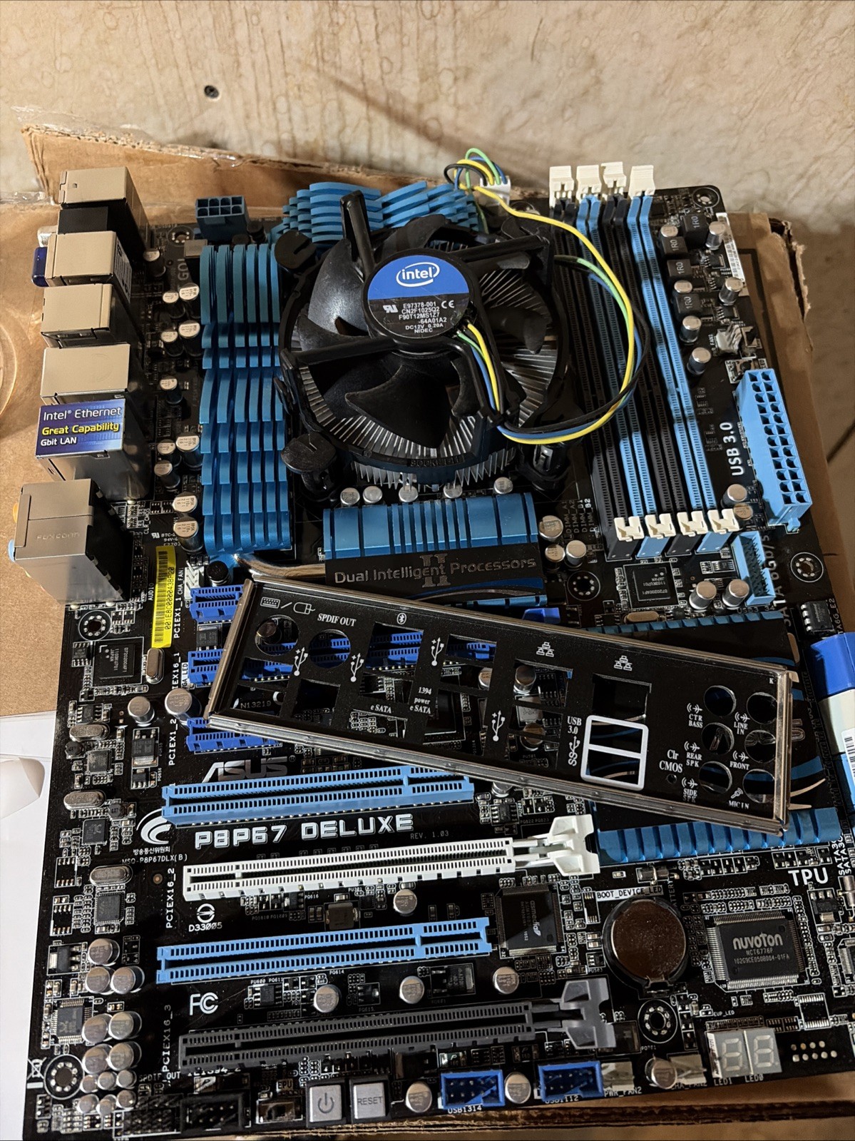 Asus P8P67 DELUXE LGA1155 ATX P67 Mobo DDR3 SPIDF Dual LAN w/I7-2600 CPU & IO