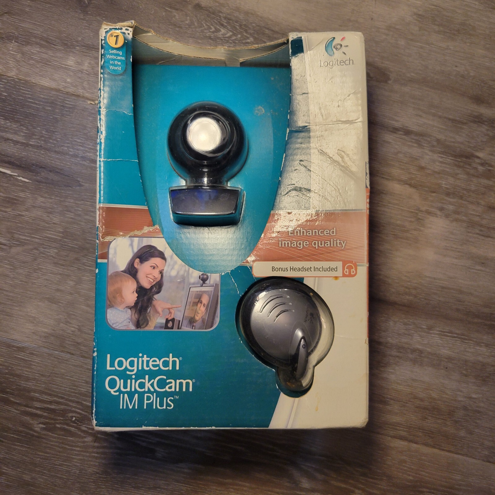 Logitech QuickCam IM Connect (961459-0403) Web Cam W/ Bonus Headset