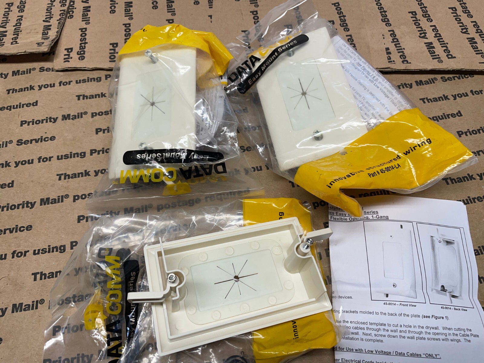 Datacomm 45-0014-LA Cable Wall Plate Flexible Opening 1 gang Lite Almond - 3 PCS