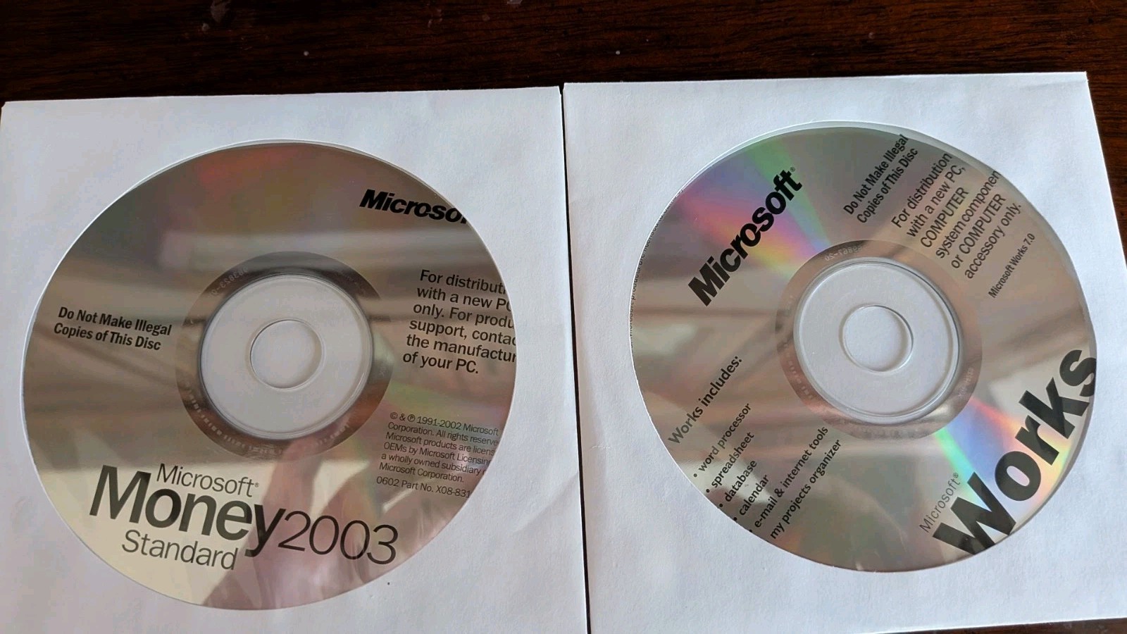 Microsoft Works Suite - Money 2003, Word, Money, Encarta, 2 CD's w tracking ID