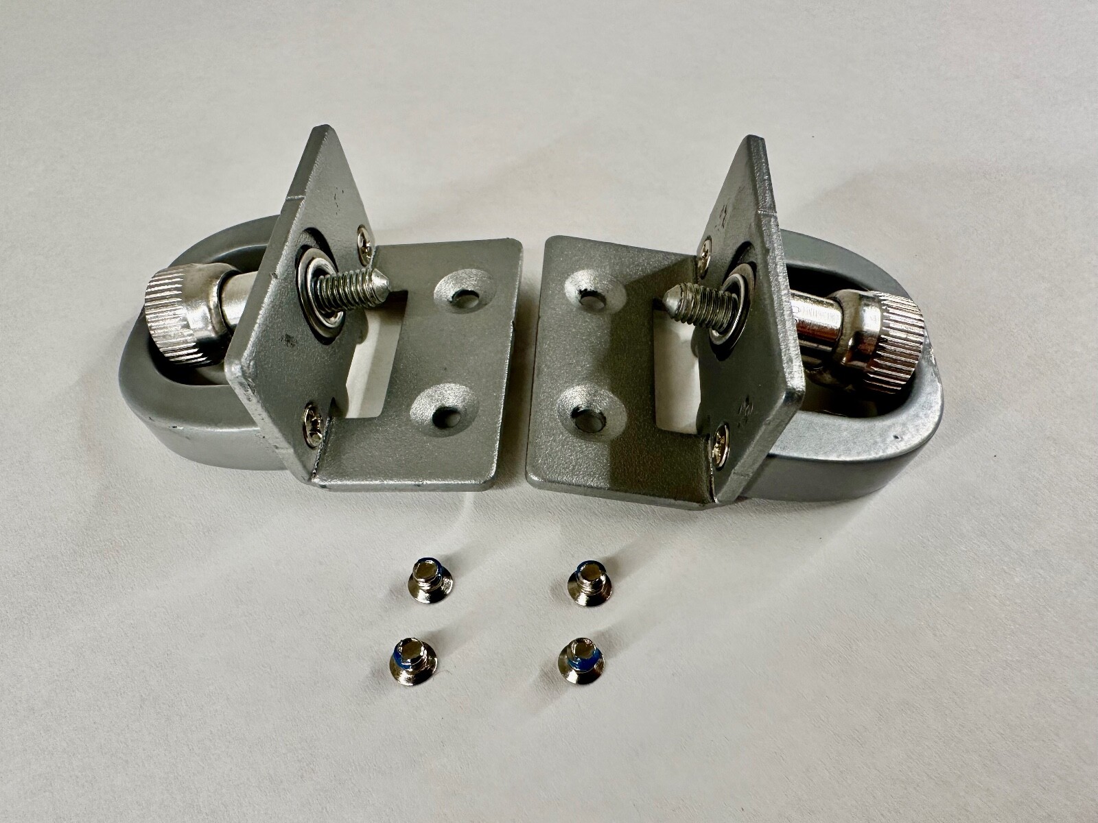 *LOT OF 2* Intel R1200 R1208GL4DS 1U Server Rack Mount Ears Brackets w/ Screws