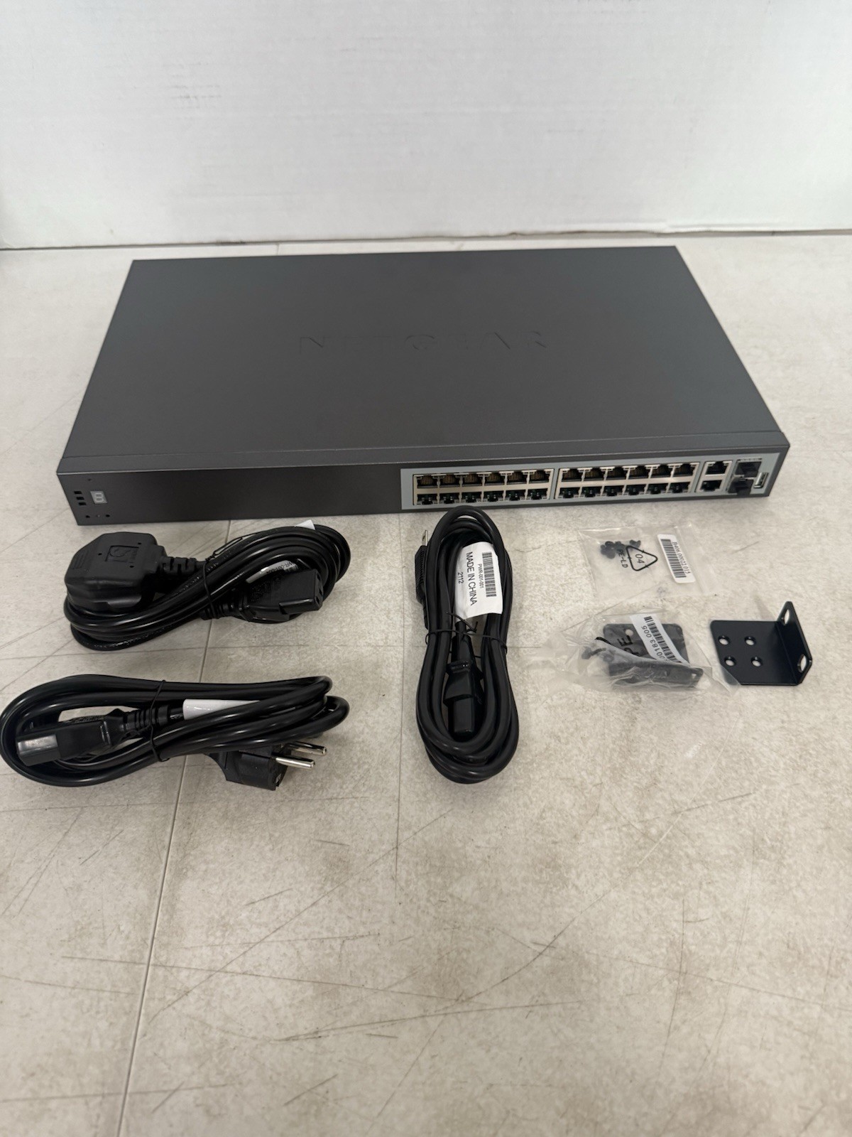 NETGEAR 28-Port PoE Gigabit/10G Stackable Smart Switch