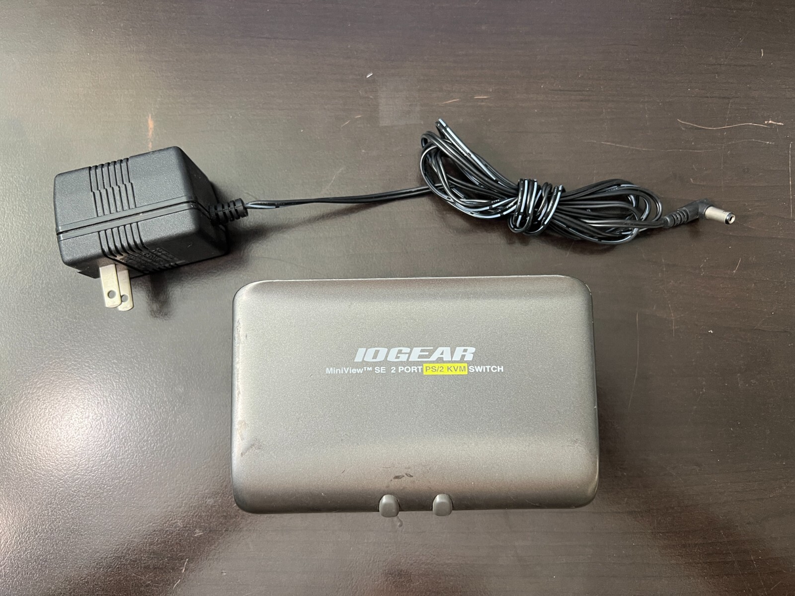 IOGEAR MiniView SE 2 PORT PS/2 KVM SWITCH GCS82B
