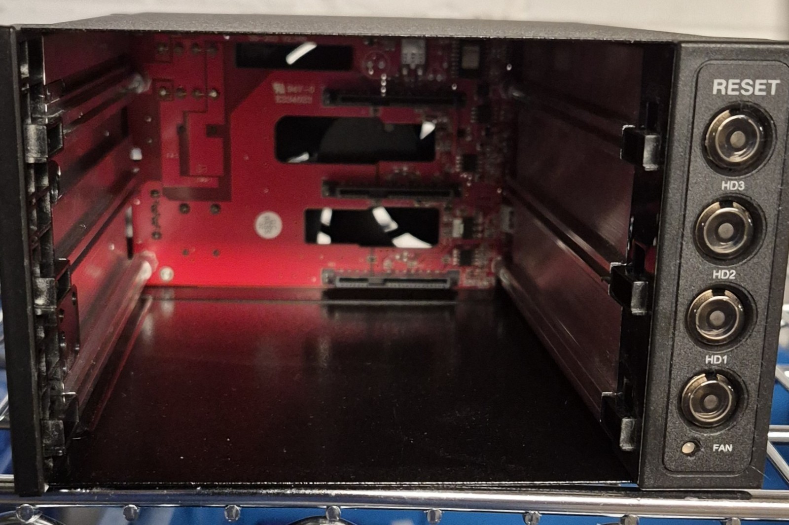StarTech SATSASBAY3BK 3-drive SAS/SATA removable hot-swap backplane.