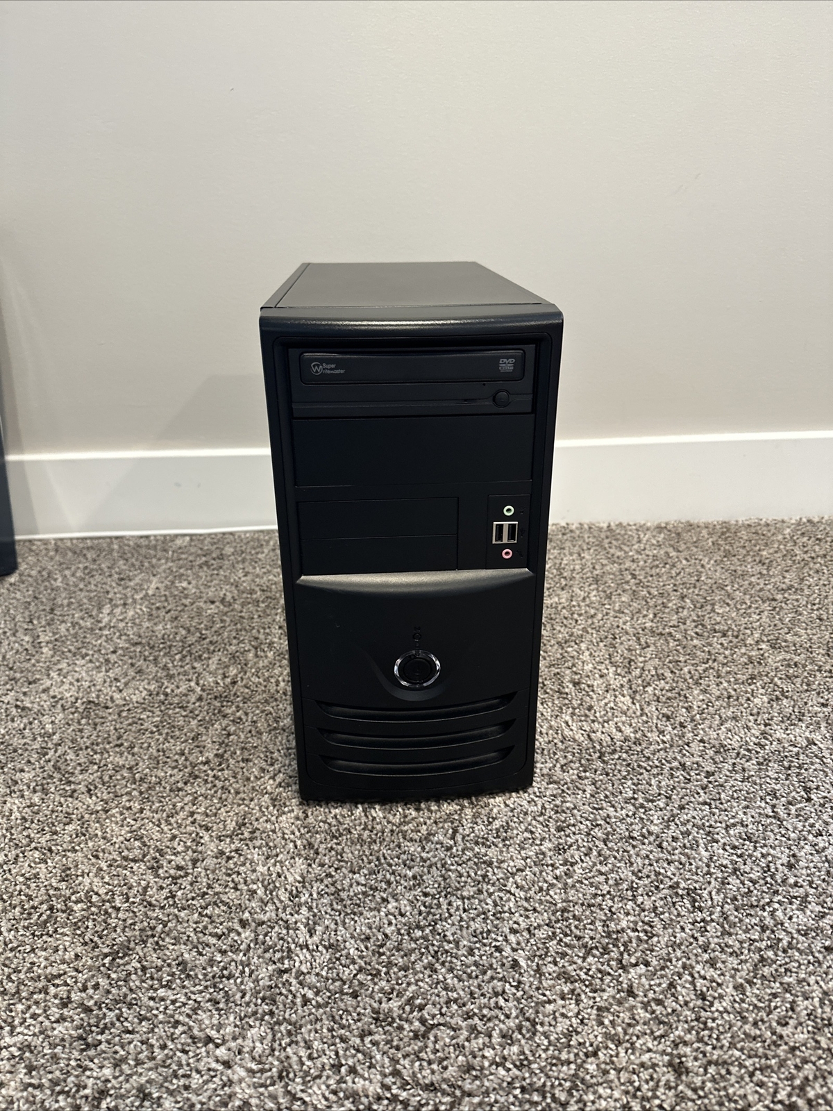 ENTRY LEVEL GAMING PC Intel i5 3570k- 8GB RAM - 120GBSSD 320GBHDD AMD RX 460 2GB