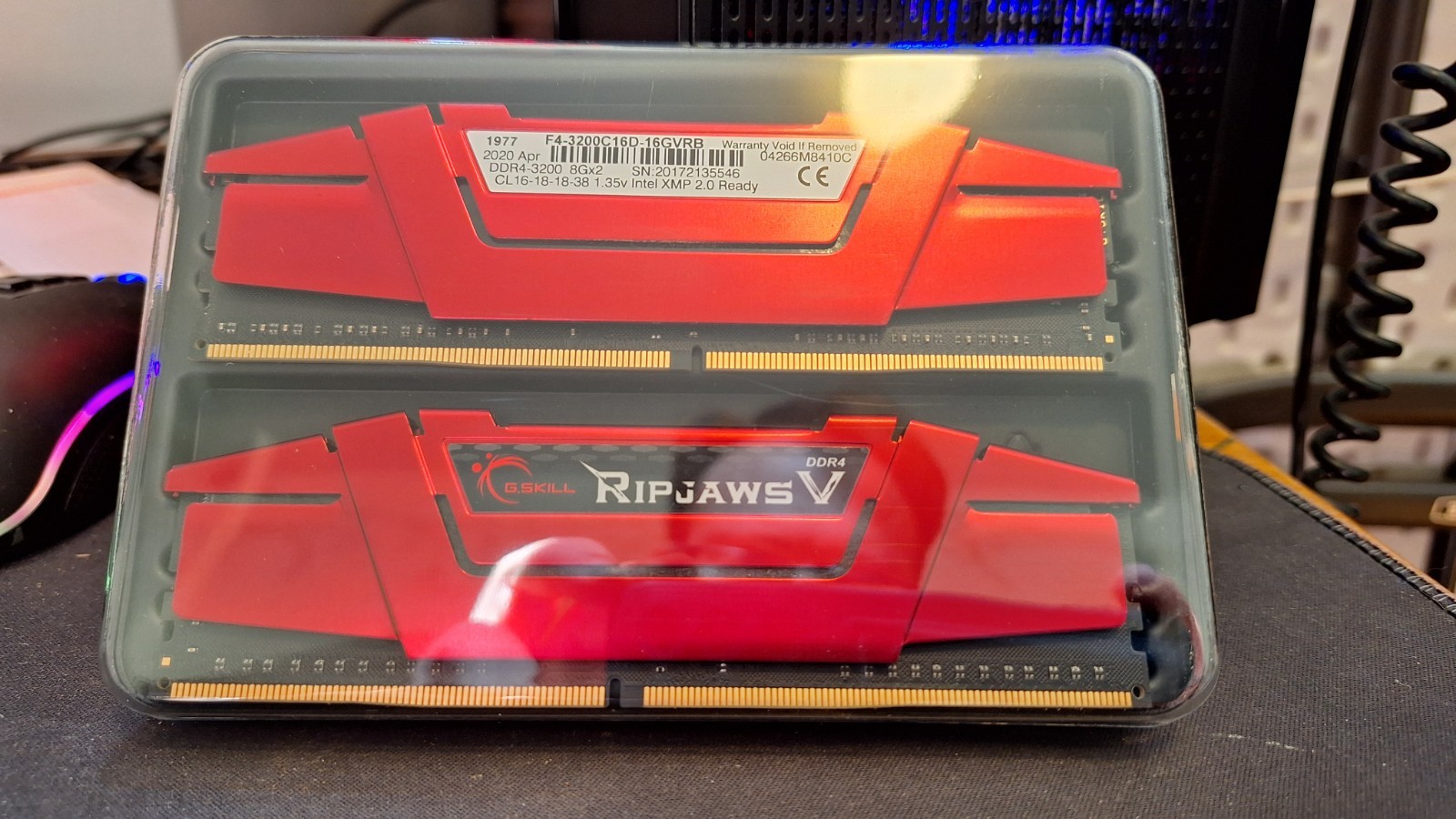 G.SKILL Ripjaws V 16GB (2x8GB) DDR4-3200 PC4-25600 DIMM 288-Pin XMP