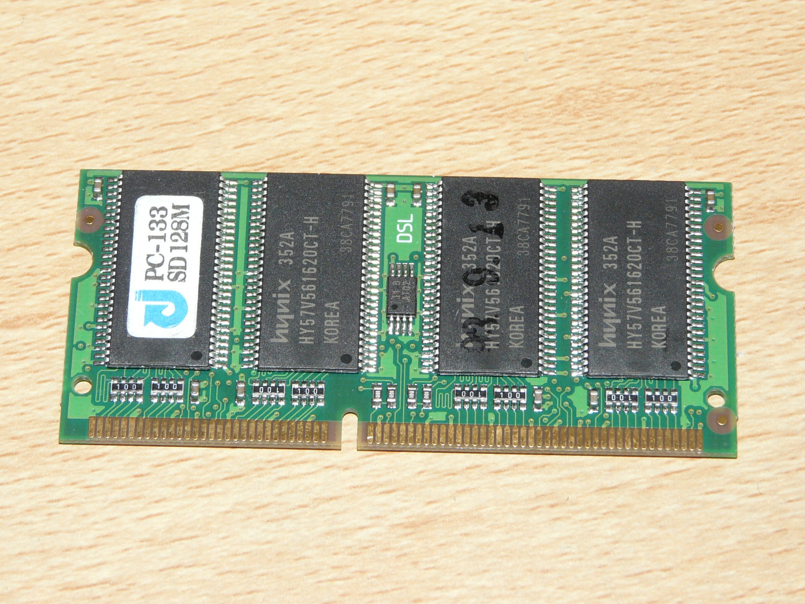 BRAND NEW HYNIX HY57V561620CT-H 128MB PC133 CL3 Laptop Memory