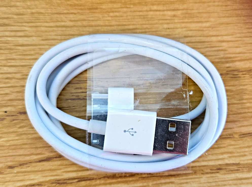 NEW White Flat USB-A to Apple 30-Pin USB Cable 3 ft for iPhone 4/4S iPad ipod