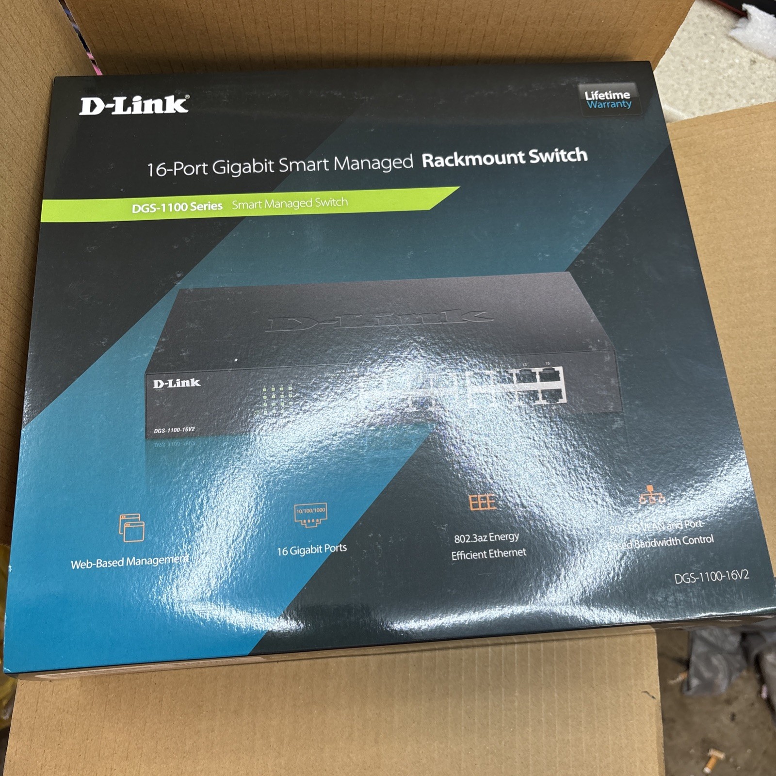 box D-Link DGS-1100-16V2 16-Port Gigabit Smart Managed Switch.