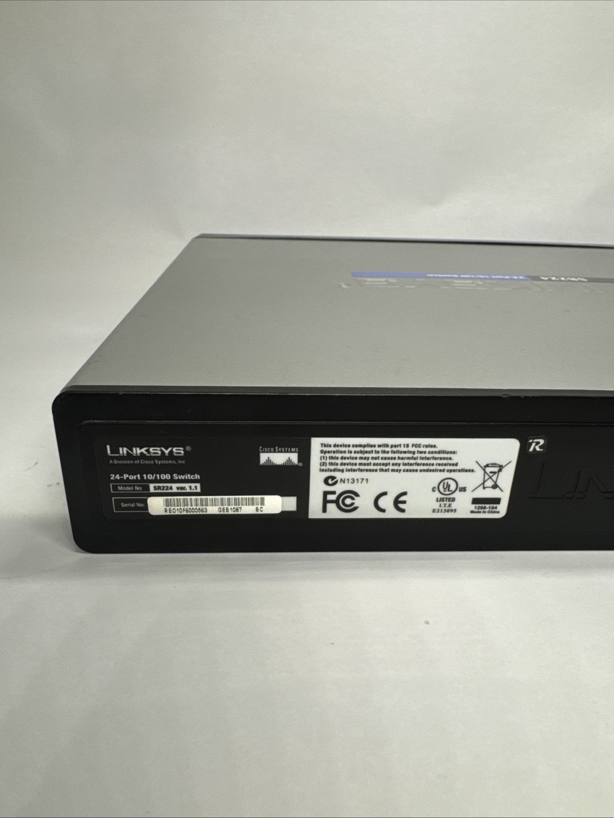 Linksys SR224 v2.0 24 Port 10/100 Mbps Unmanaged Switch