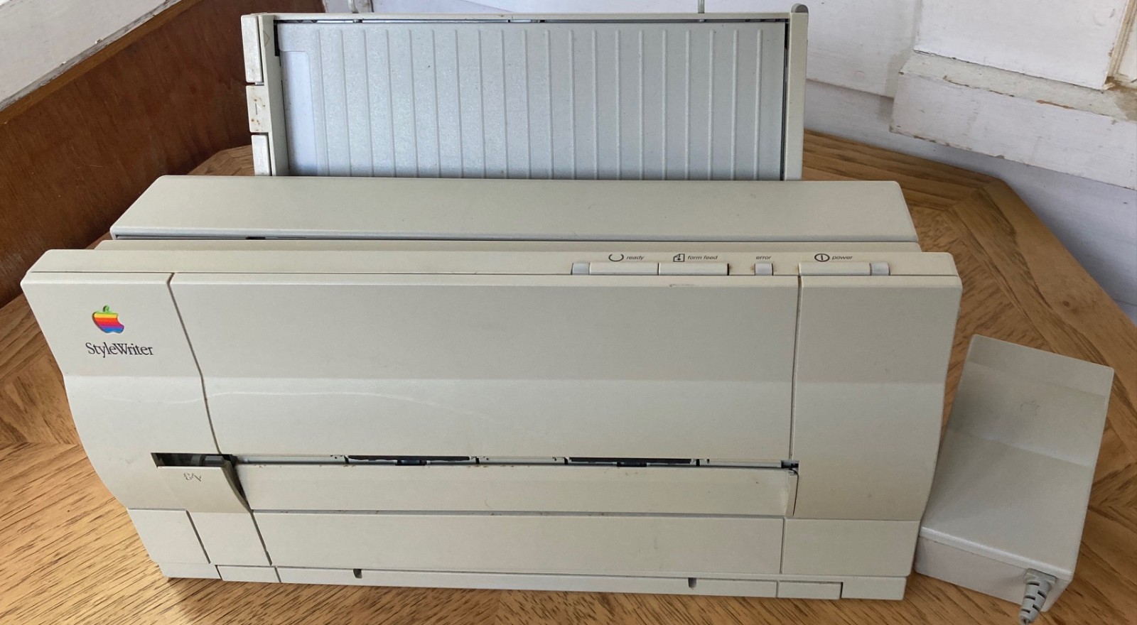 Vintage Apple Macintosh StyleWriter printer M8000 - does not power on, for parts
