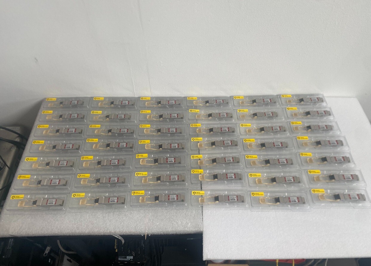 Lot (42) FS QSFP-SR4-40G (JU) 40GBASE-SR4 QSFP+ 850NM 150M M Optics Juniper Comp