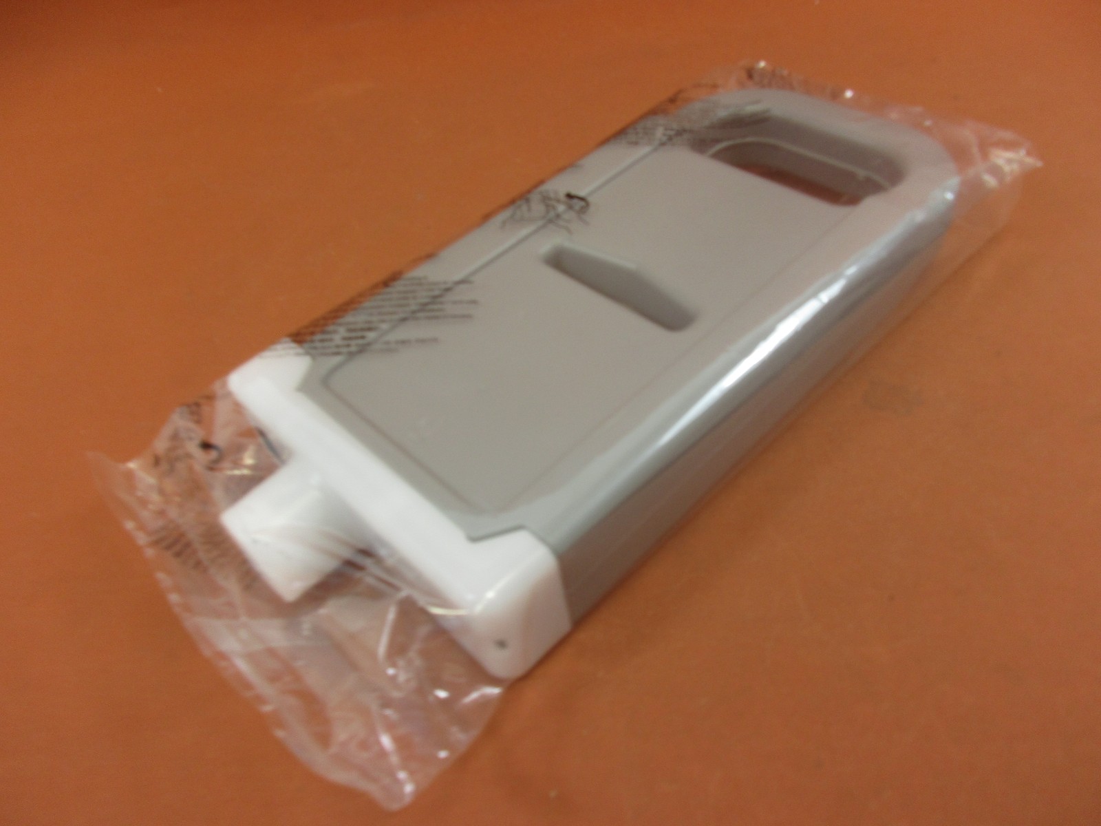 Original Canon PFI-703BK original packaging