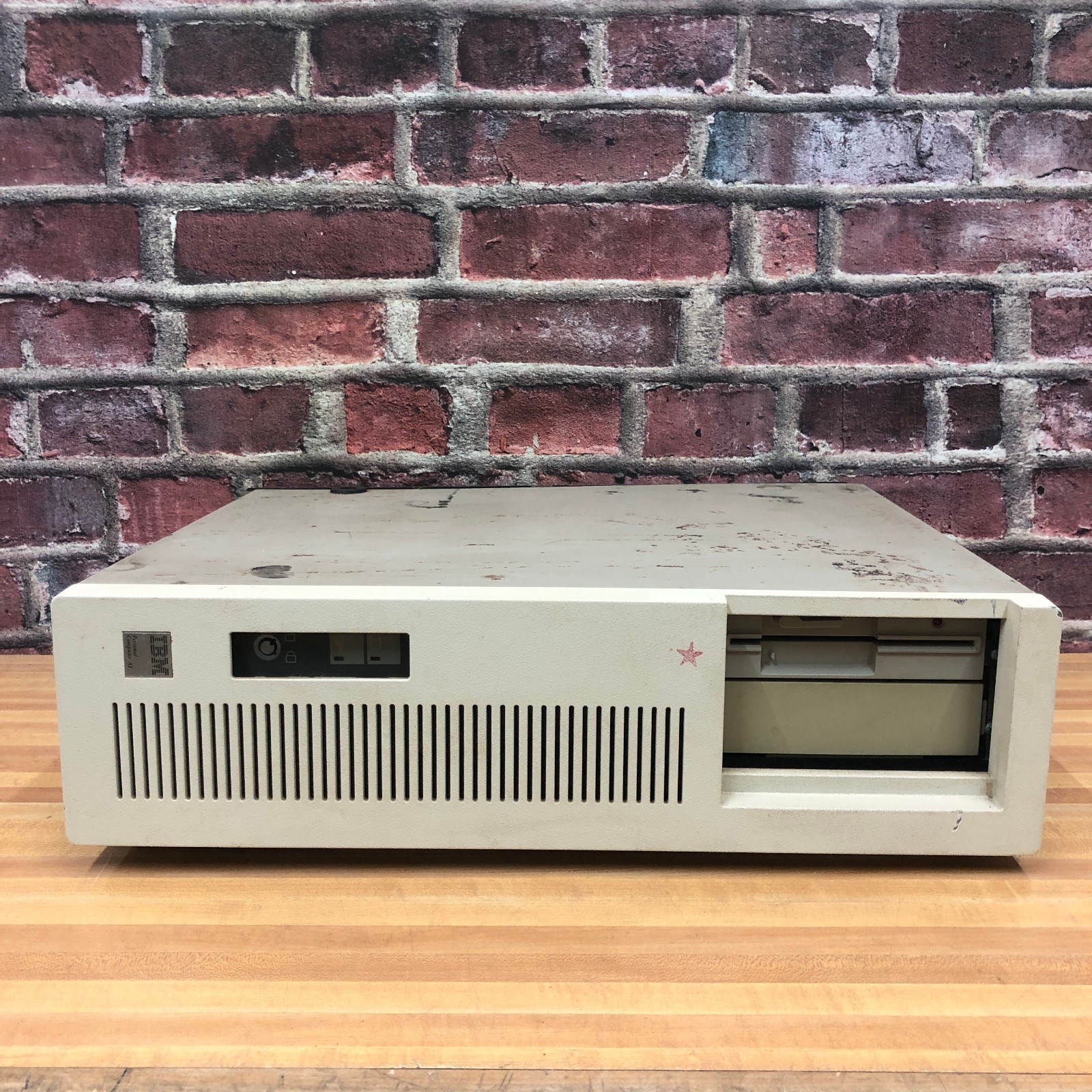 IBM 5170 Vintage Personal Computer PC AT Powers On (COMPLETE)