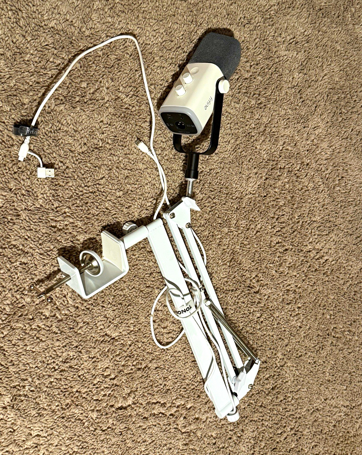 FIFINE am8 USB Computer Microphone w/ Mute Button, White Boom Arm Stand