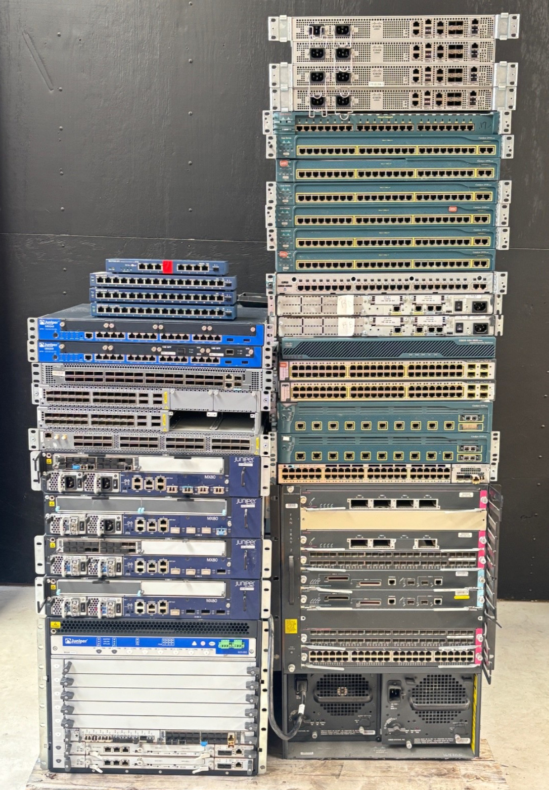 Juniper Networks, HP, CISCO Systems - Pallet of Server Components - HUGE LOT