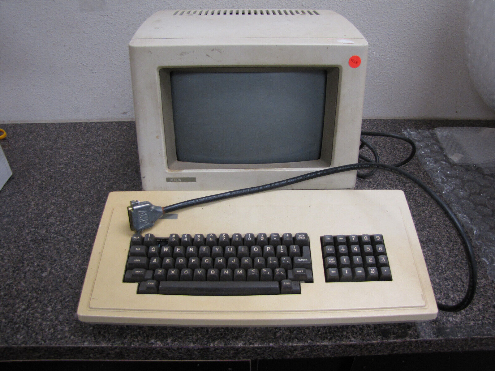 Rare Vintage Xerox 820 Desktop Computer Terminal with Xerox 820 keyboard As-is