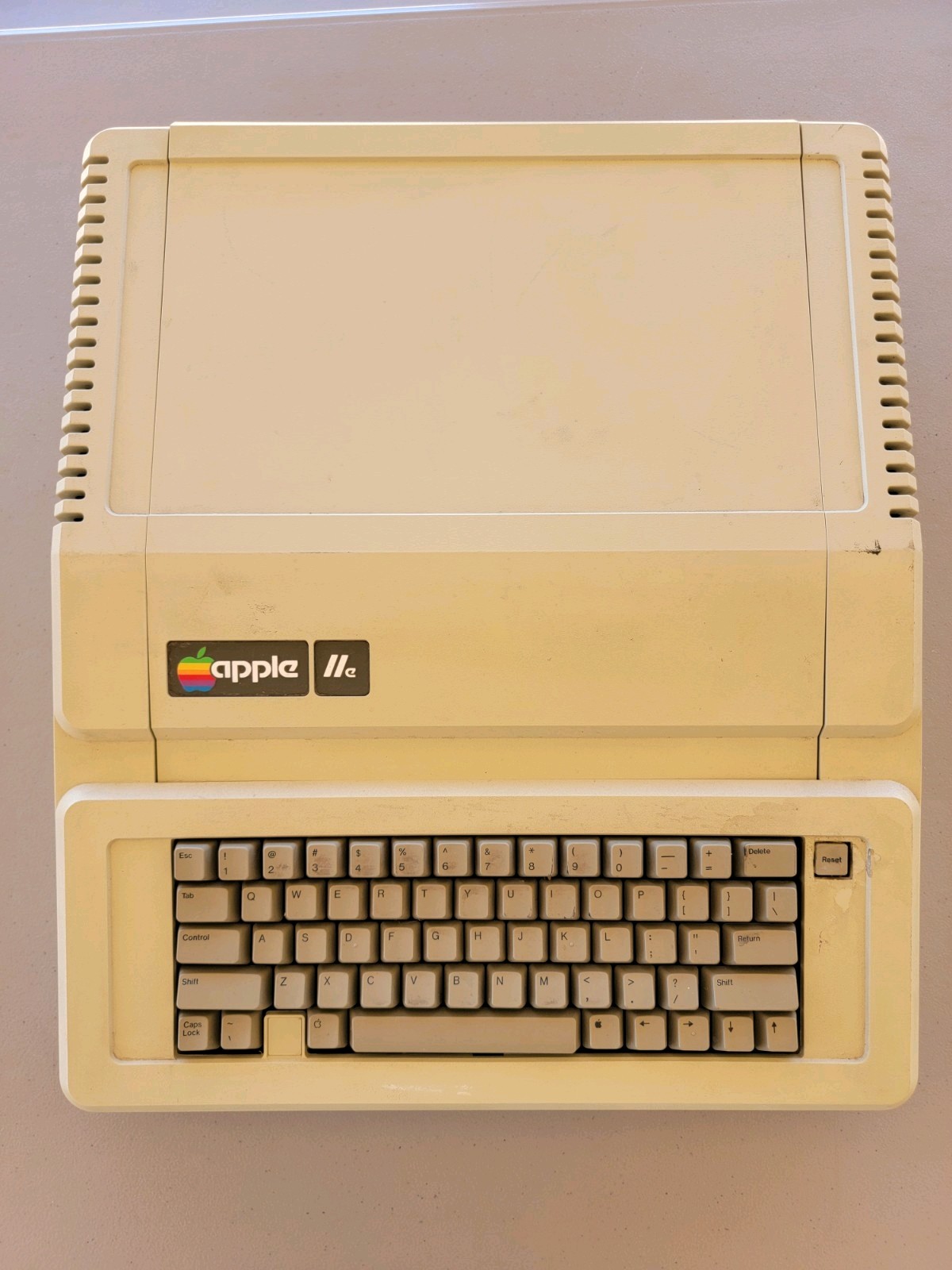 Apple IIe A2S2064 Vintage Personal Computer Apple 2e NOT TESTED AS-IS 🔥🔥