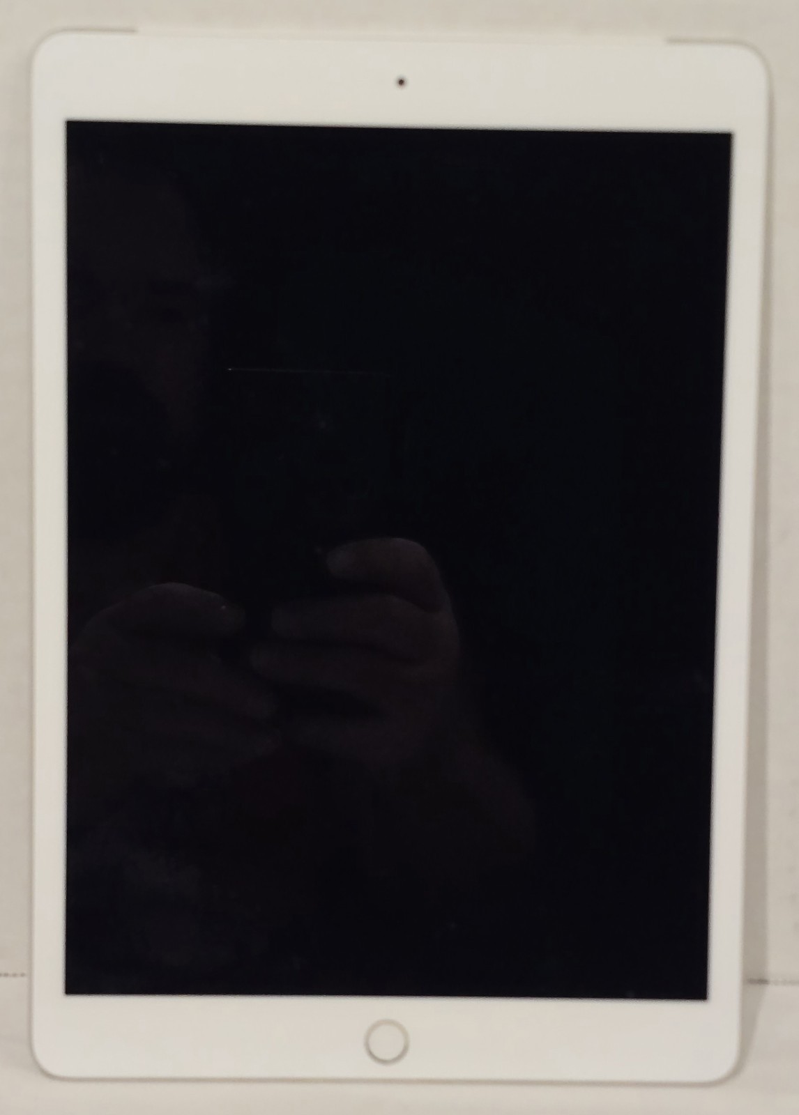 Apple iPad 8th Generation 10.2in 32GB WiFi Cell White Space Gray A2428 DEFECTIVE