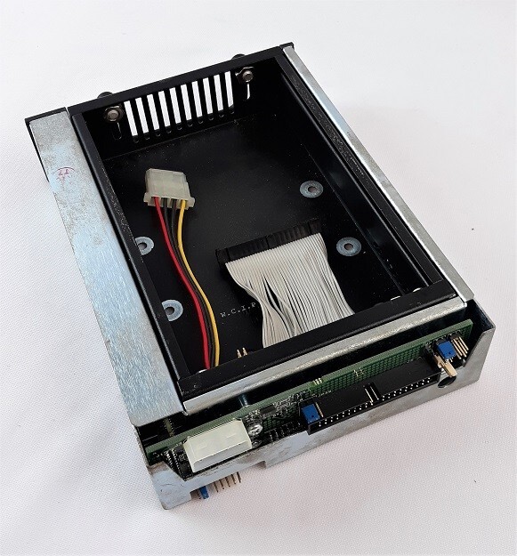 Storecase DE100i-RA/B Hard Drive Cage