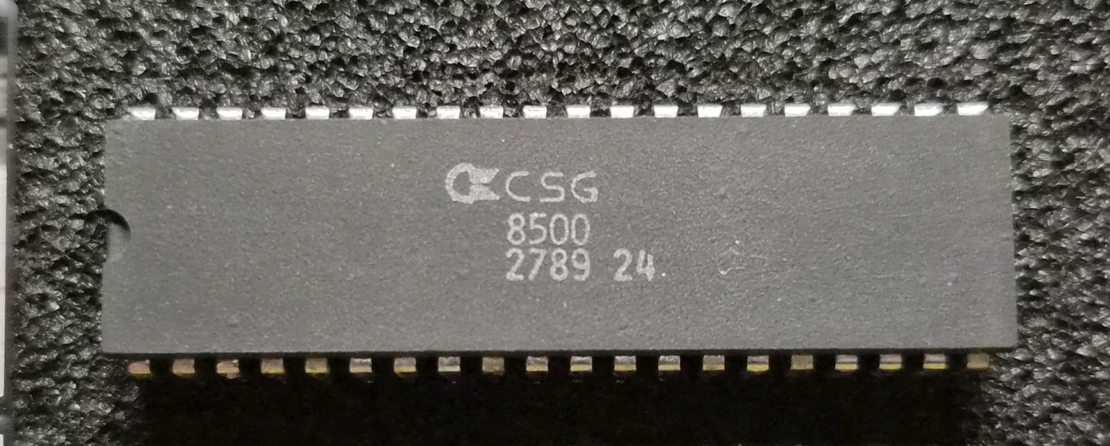 Original CSG 8500 CPU Chip for Commodore 64 – Vintage 8-bit Processor - Tested