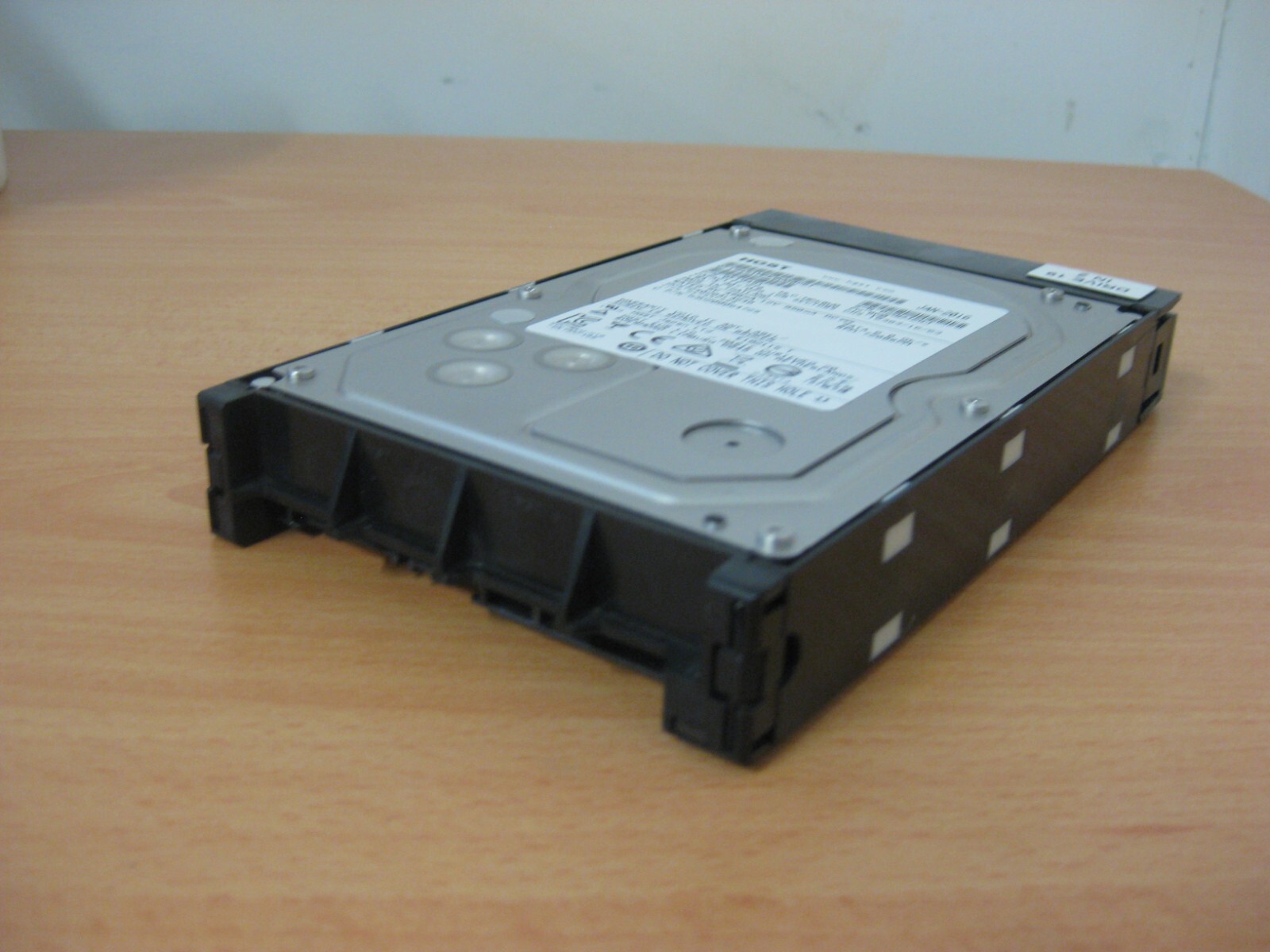 EMC Isilon 2TB SATA 6Gbs Hard Drive 0F19451 X400 NL400 w caddy HUS724020ALA640