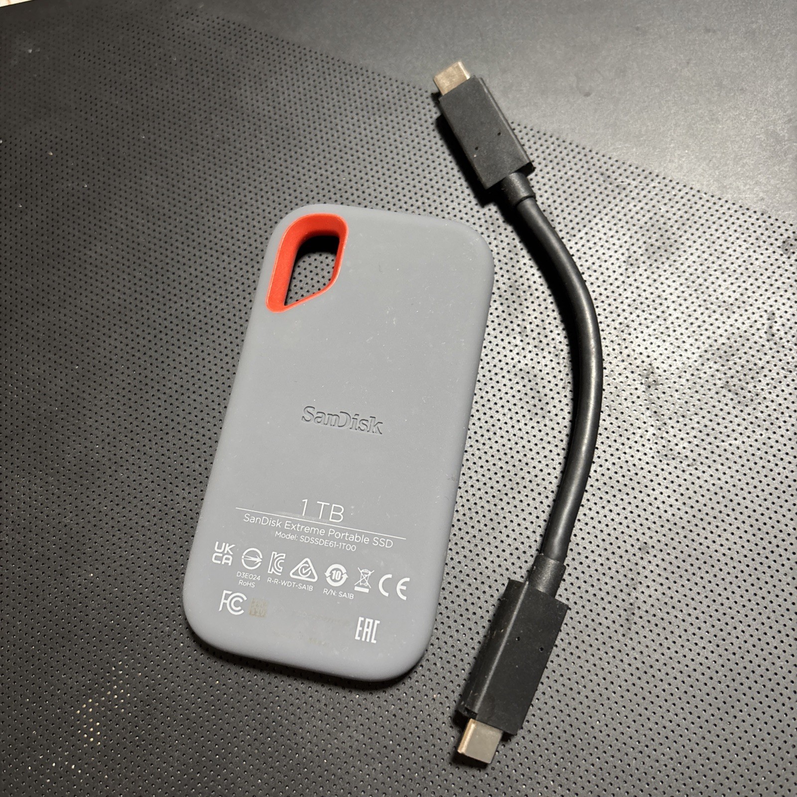 SanDisk Extreme 1TB Portable External SSD USB-C, SDSSDE61-1T00 Perfect Condition